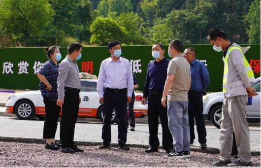 六安市公路管理處黨委書(shū)記、主任楊廣來(lái)一行蒞臨指導(dǎo)我司項(xiàng)目